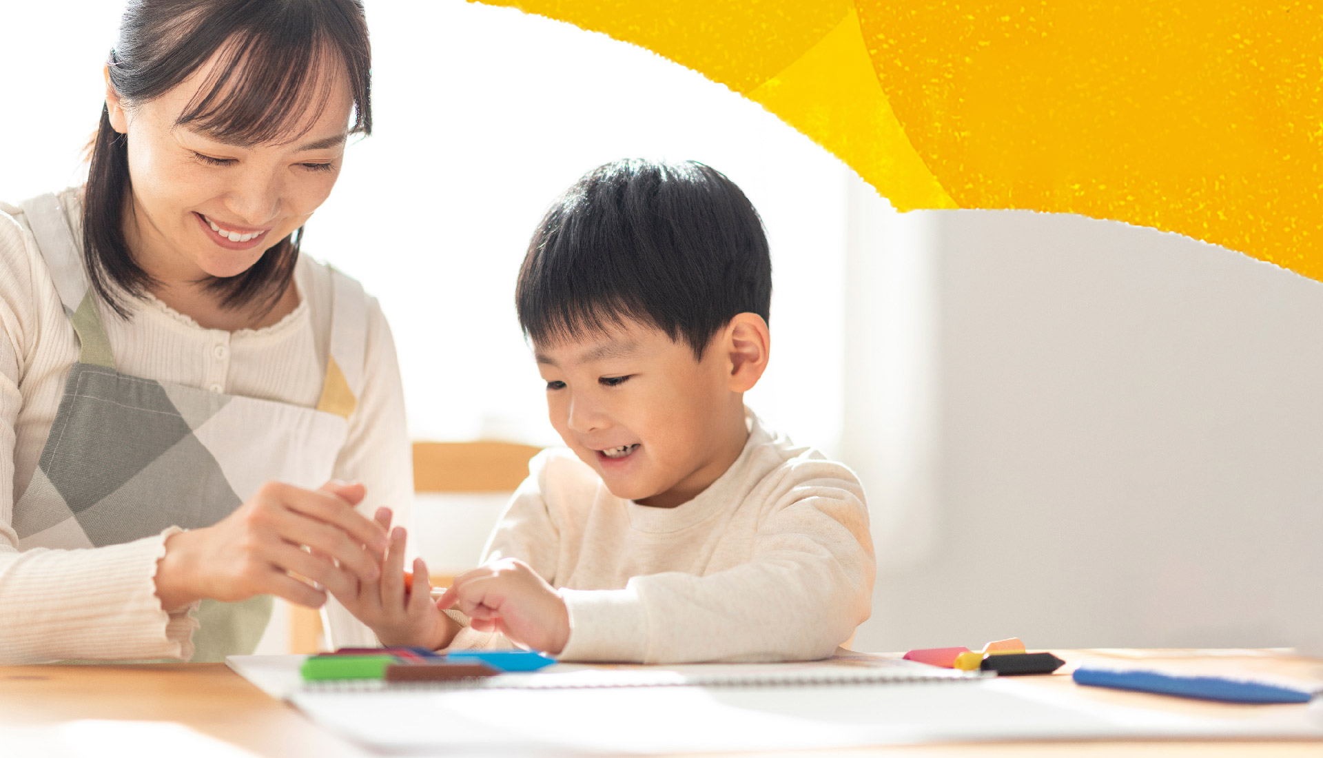 親子で一緒に英語を楽しむ様子